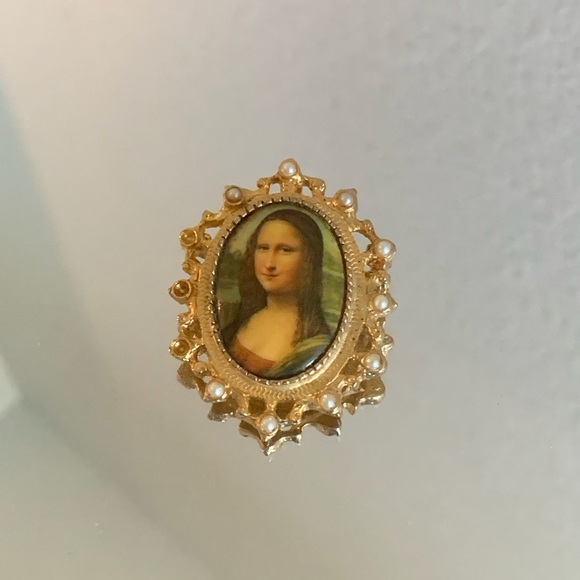 Sarah Coventry Mona Lisa Pin - Picture 1 of 2